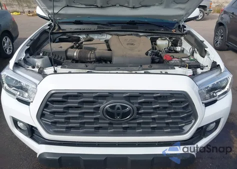 2022 Toyota Tacoma Trd Off Road z USA, uszkodzony, nr VIN 3TMCZ5AN1NM532520